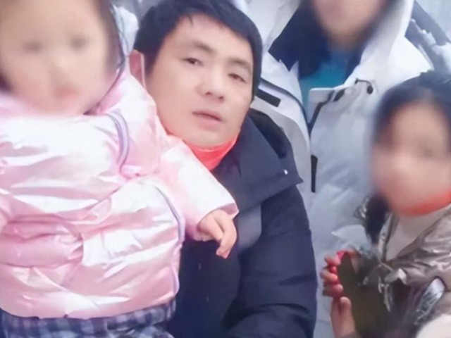 Kết hôn 16 năm, chồng đứng không vững khi phát hiện sự thật về 3 đứa con